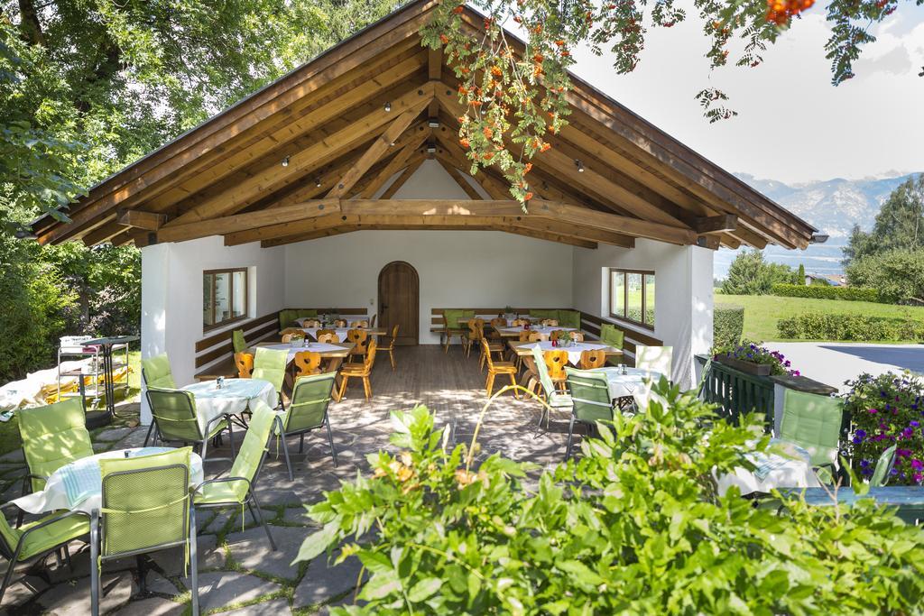 Isserwirt Sistrans Bagian luar foto